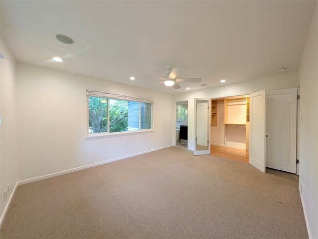 Building Photo - 10 Idalia Ct
