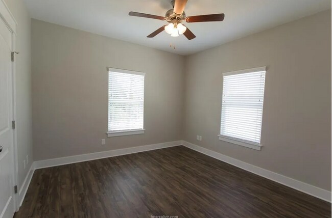 Building Photo - 124 Waverly Dr