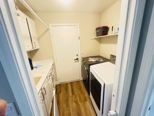 Building Photo - 3805 Cool Meadows Dr