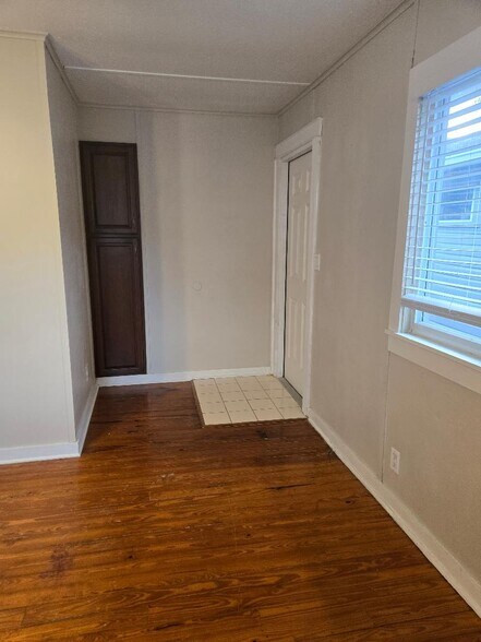 Building Photo - 955 Aragon Ave