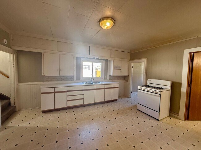 Building Photo - 915 S 4th Ave