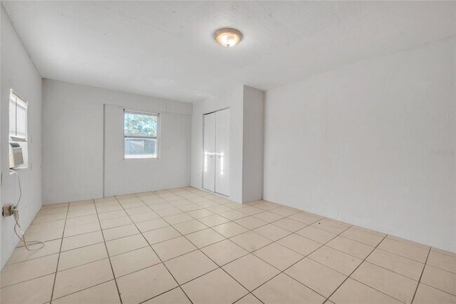 Building Photo - 552 Fairmount Rd