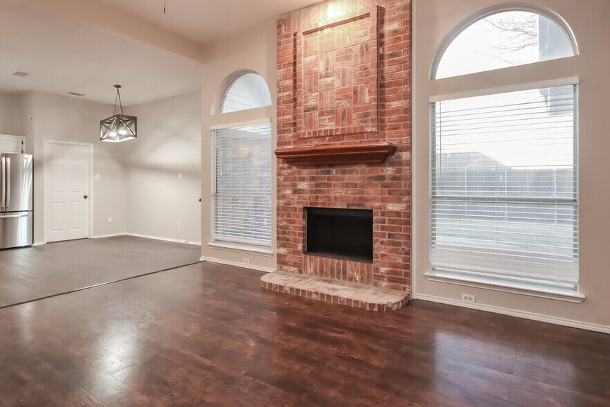 Building Photo - 2307 Stillwater Dr