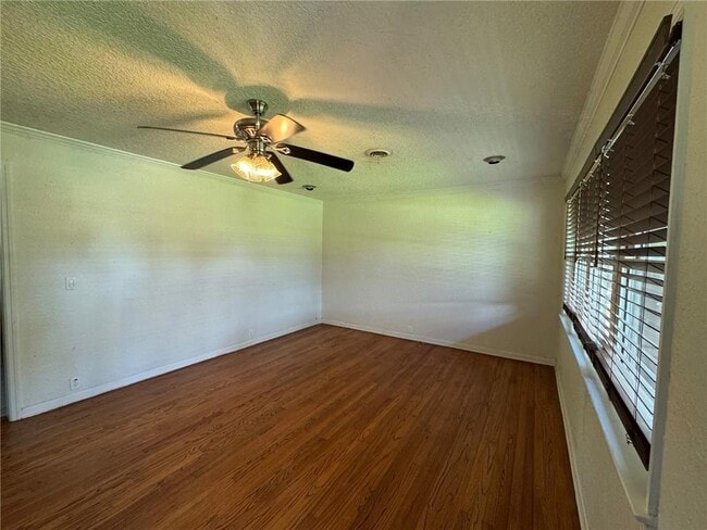 Building Photo - 107 S Lake Dr