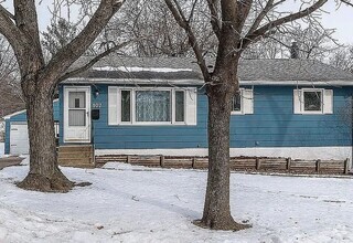 Building Photo - 4 Bed 2 Bath Home Available NOW in Hiawatha!