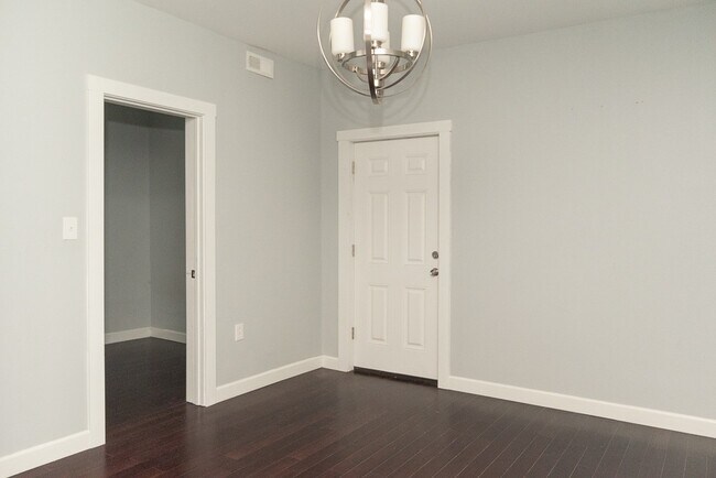 Building Photo - 2968 N Ridgeway Ave