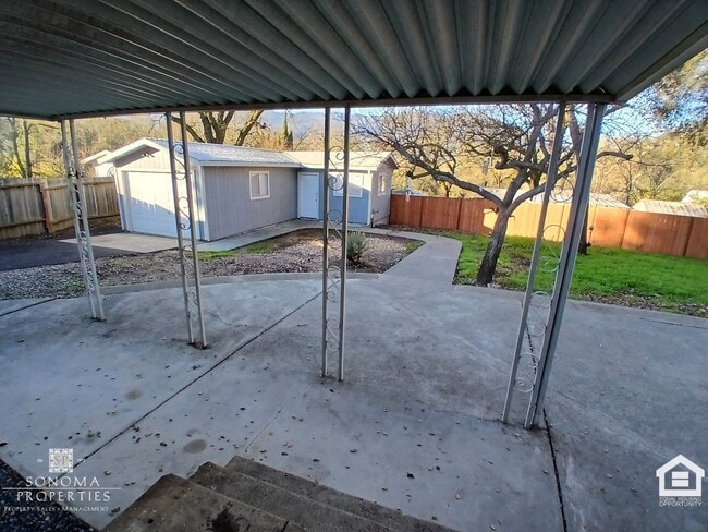 Building Photo - Updated 3 Bedroom Glen Ellen Home, Available Now!