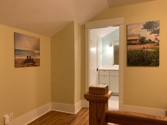 Building Photo - Charming Home in Belmont-Hillsboro Neighborhood, minutes to Vandy and Belmont, Fenced Yard