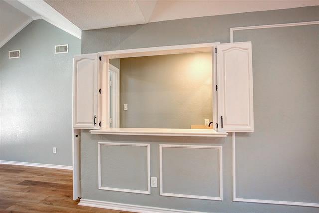Building Photo - 3914 Meadow Dr