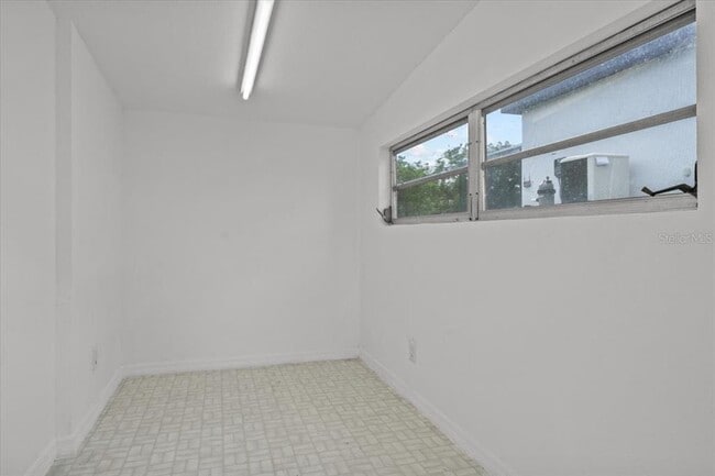 Building Photo - 2701 Camellia Terrace