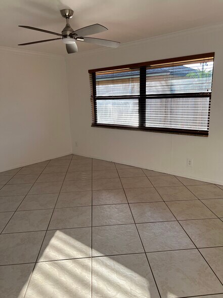 Building Photo - 119 Lakeview Ave