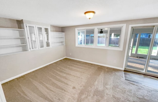 Building Photo - 377 Oakwood Dr