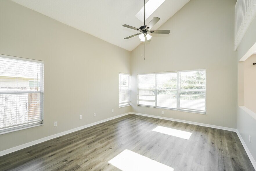 Building Photo - 1721 Scotch Pine Dr
