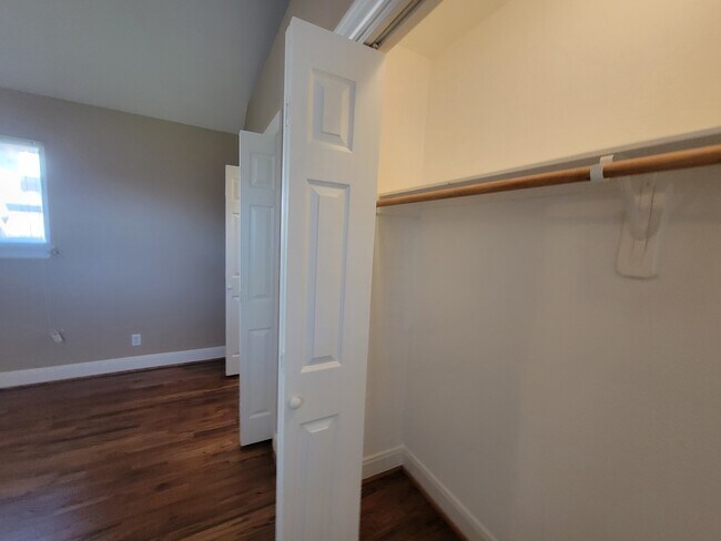 Building Photo - 5427 Heathercrest St