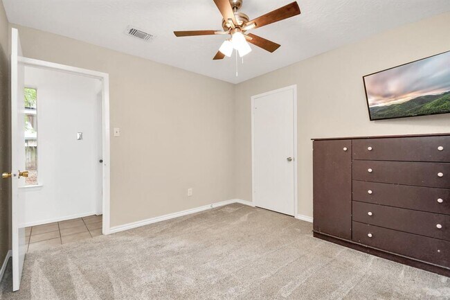 Building Photo - 1207 Martingale Ct