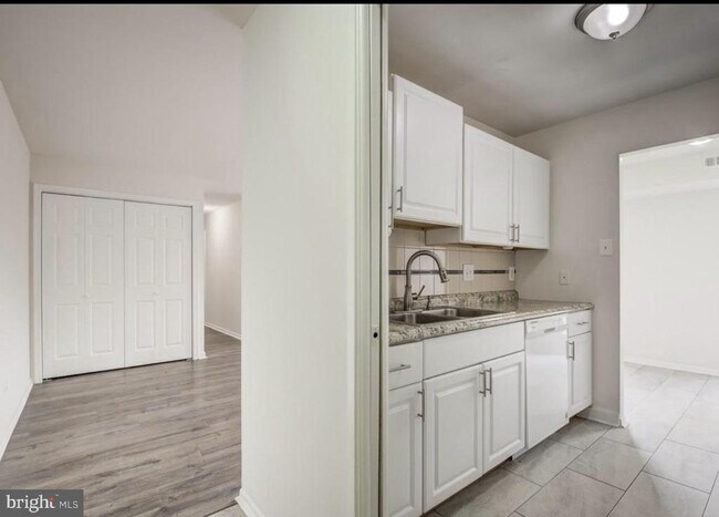 Building Photo - 11051 Camfield Ct