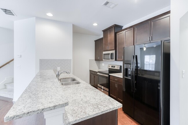 Building Photo - 5070 Longview Walk