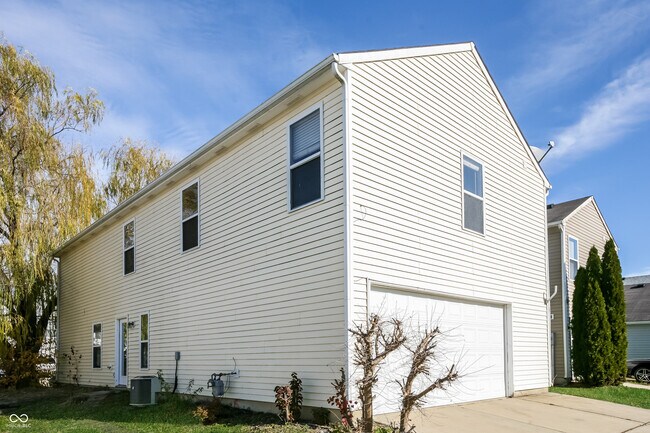 Building Photo - 913 Harbon Dr
