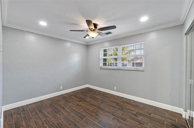 Building Photo - 5820 NW 56th Pl