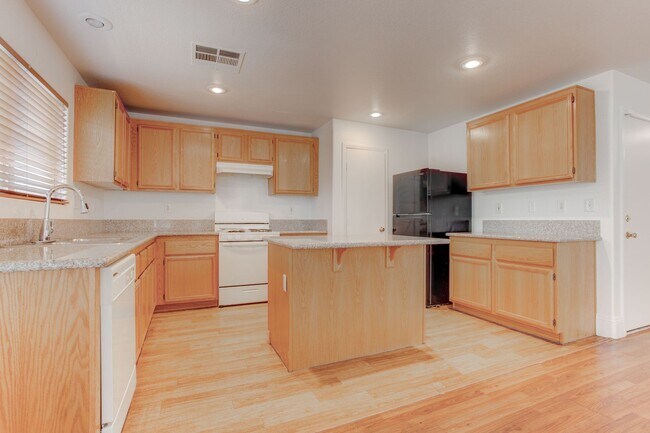 Building Photo - 1195 S Sweet Orange St