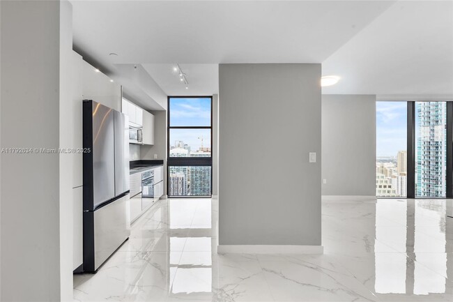 Building Photo - 1010 Brickell Ave