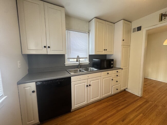 Building Photo - "Charming 3-Bed Haven with Hardwood Floors & Cozy Fireplace in St. Louis Park!"