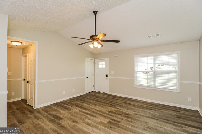 Building Photo - 4336 Hill View Dr