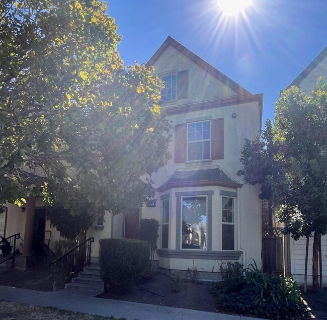 Building Photo - 315 Soberanes St