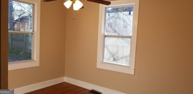 Building Photo - 10 Kirkwood St NE