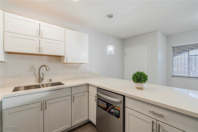 Building Photo - 832 Mantis Way