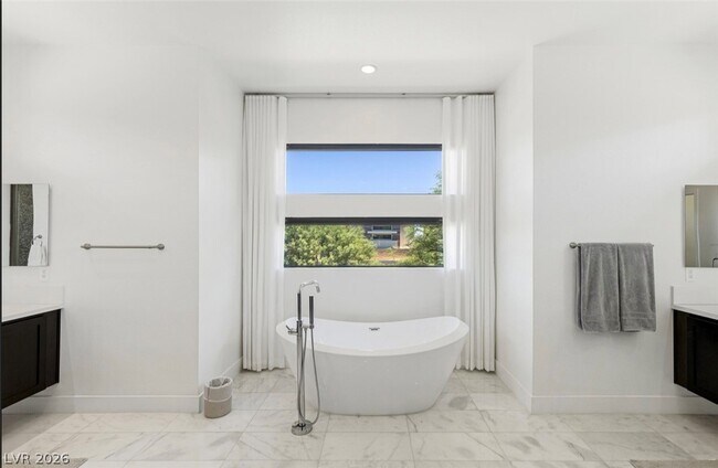 Building Photo - 47 Pristine Glen St