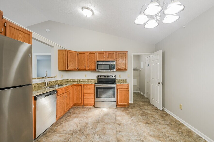 Building Photo - 10498 Sienna Dr