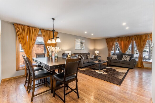 Building Photo - 336 N Walnut St