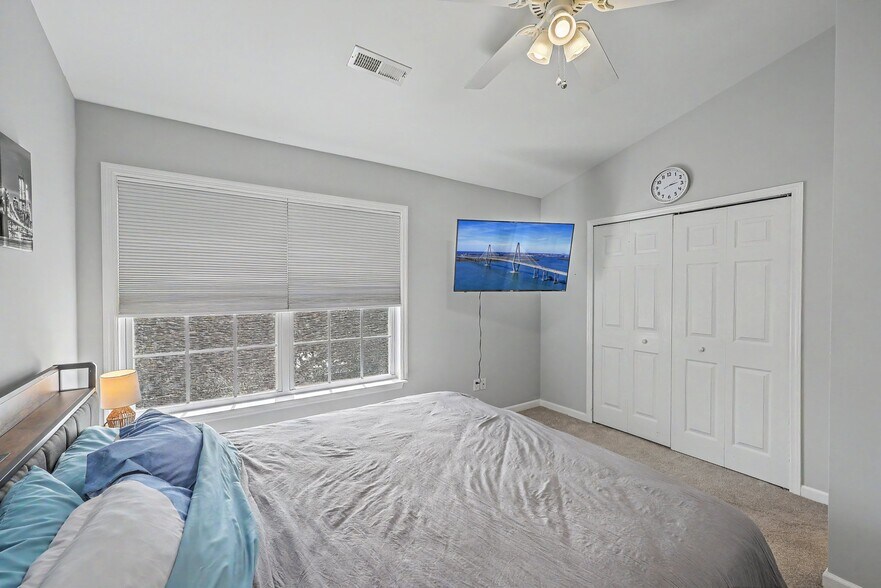 Building Photo - 549 Tayrn Dr