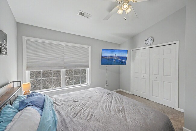 Building Photo - 549 Tayrn Dr