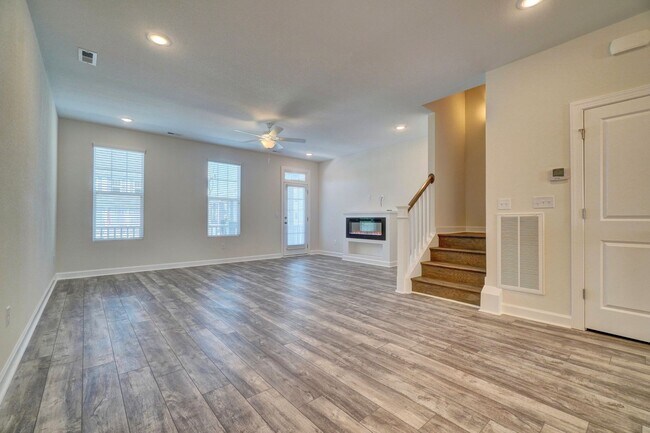 Building Photo - Available 08-05-25! Coastal Luxury Townhom...
