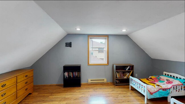 Building Photo - 423 Vroman St
