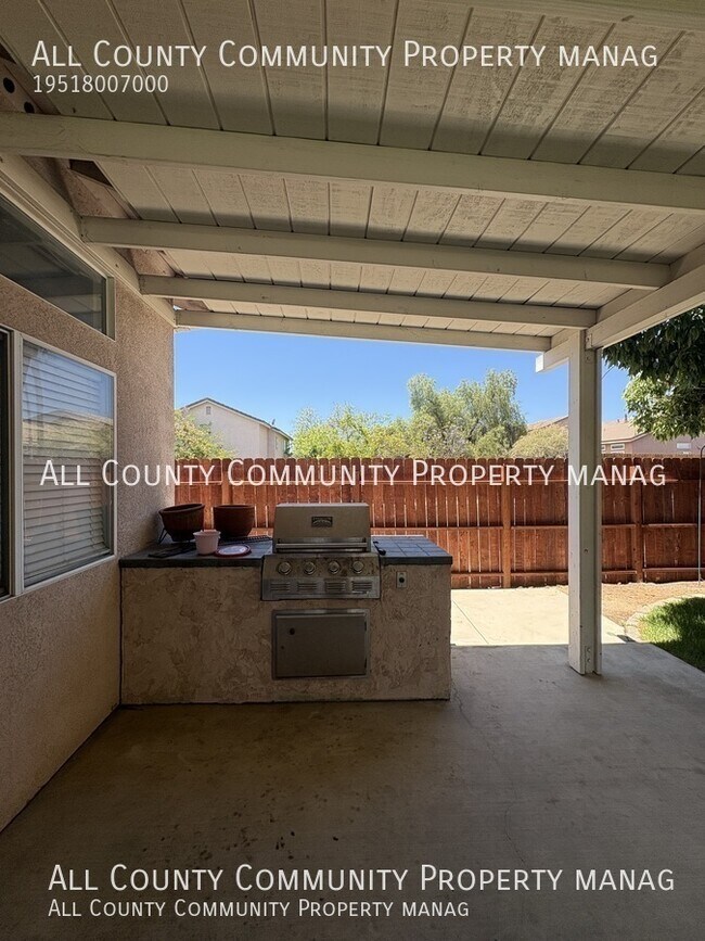 Building Photo - 39560 Bonaire Way