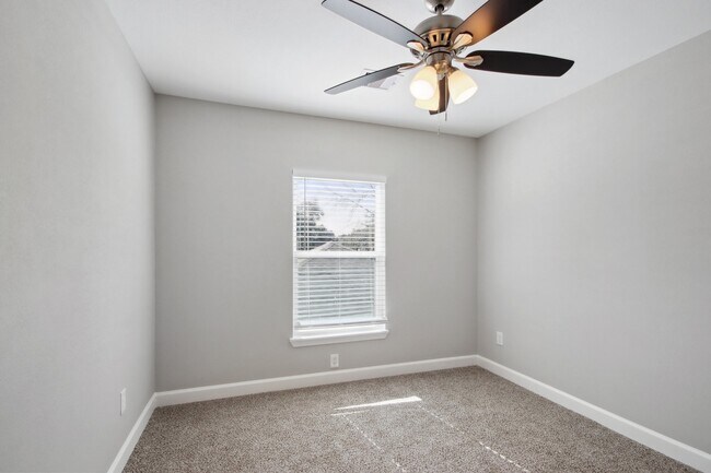Building Photo - 1127 Cascade Creek Dr