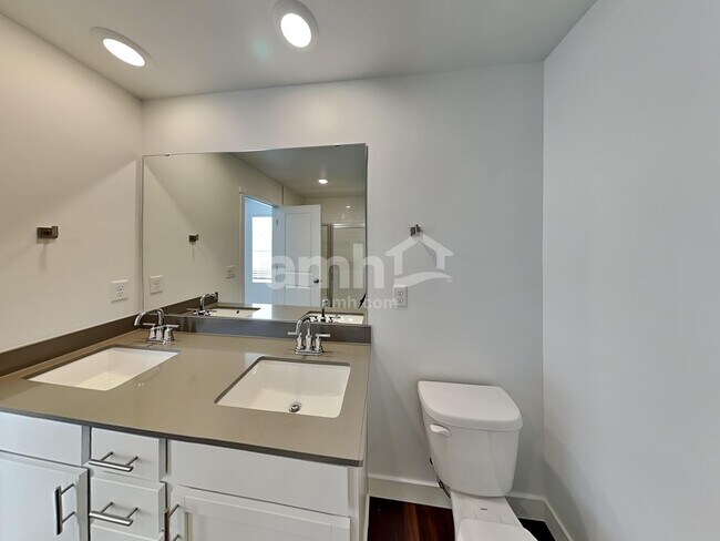 Building Photo - 4922 86th Ave NE