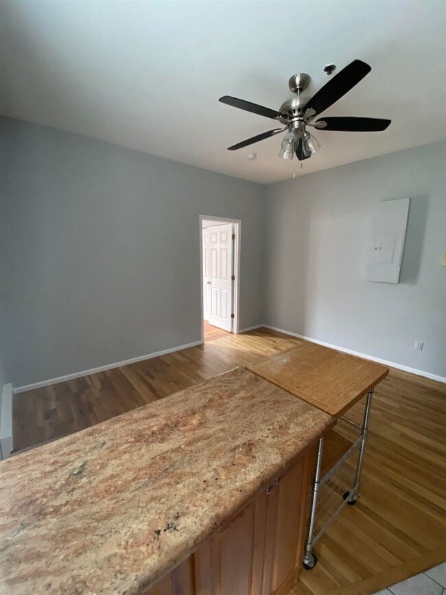 Building Photo - 734 Adams St