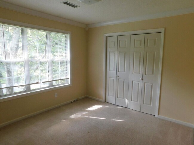 Building Photo - 3 bedroom Signal Mountain Home!
