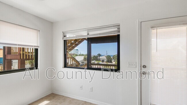 Building Photo - 4114 Holiday Dr