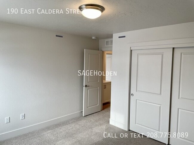 Building Photo - 190 E Caldera St