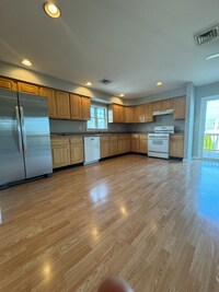 Building Photo - 302 Bartram Ave