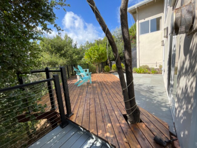 Building Photo - 201 Vía La Paz