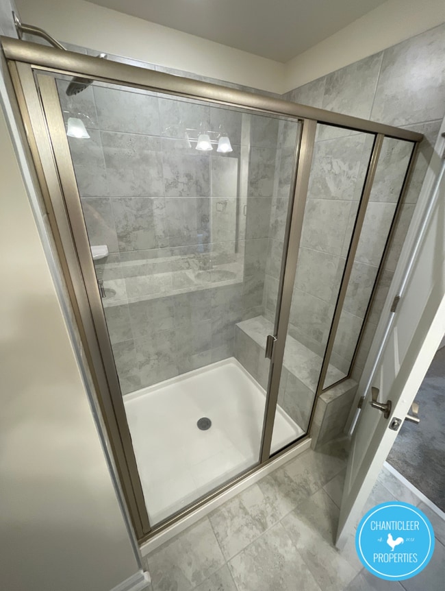 Building Photo - 222 White Oak Ridge Dr