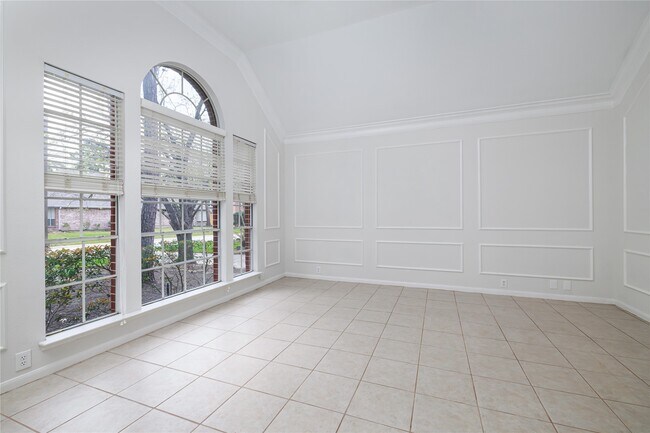 Building Photo - 107 N Sunny Slope Cir