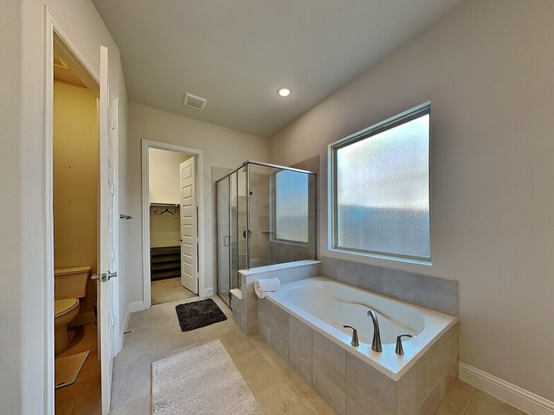 Building Photo - 721 Precious Dr