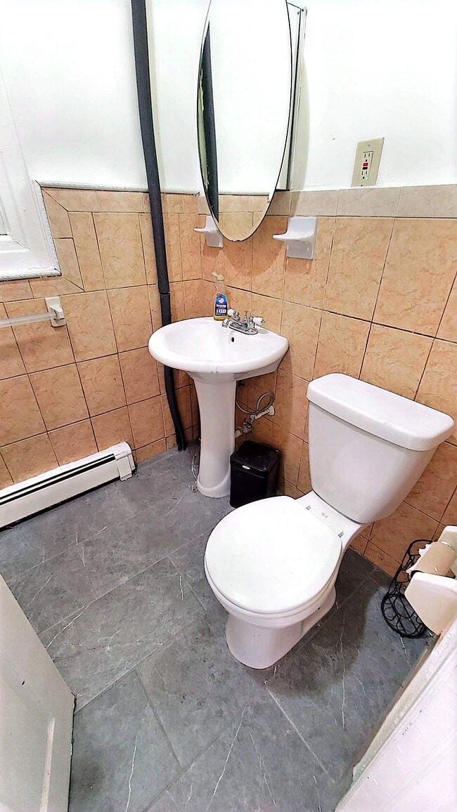 Building Photo - 601 Columbia Ave